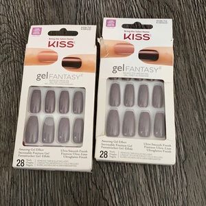 2 packages of press on nails